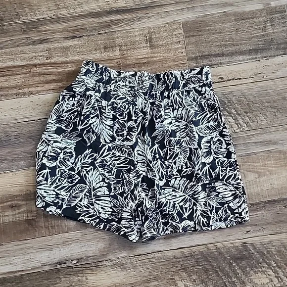 Women's Tribal Jeans Black Foral Print Shorts Sz Small - Picture 7 of 8